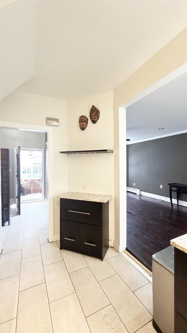 Building Photo - 6013 Buchanan Pl