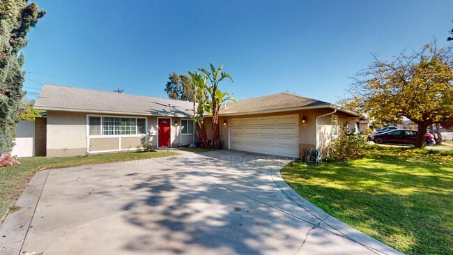 Building Photo - Remodeled 4 bedroom home in Huntington Beach