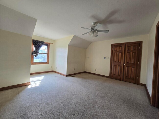Building Photo - 3034 Russell Rd