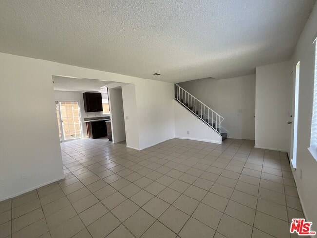 Building Photo - 142 E Merrill Ave