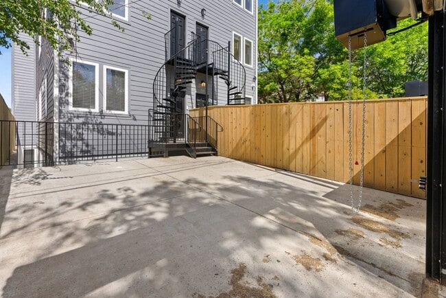 Building Photo - 713 16th St NE