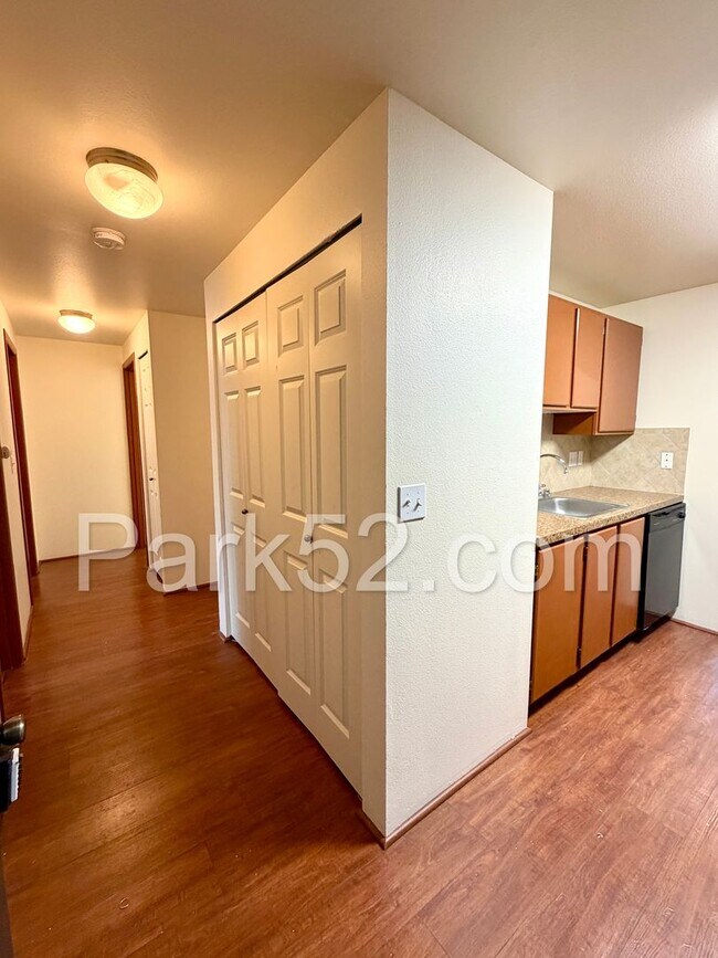 Building Photo - 1st Full Month rent free with 12month lease! Puyallup Area 2 Bedroom 2nd Floor Apartment