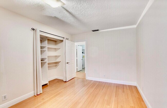 Building Photo - 17768 Maplewood Dr