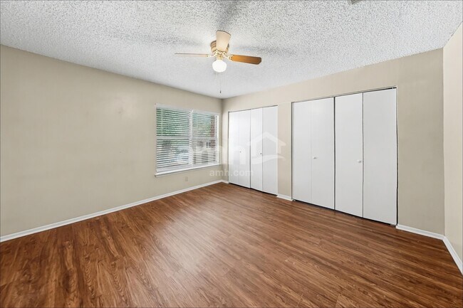 Building Photo - 8010 Manderly Pl