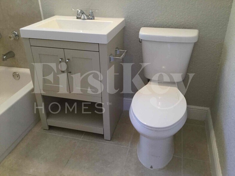 Building Photo - 2610 SW 5th St