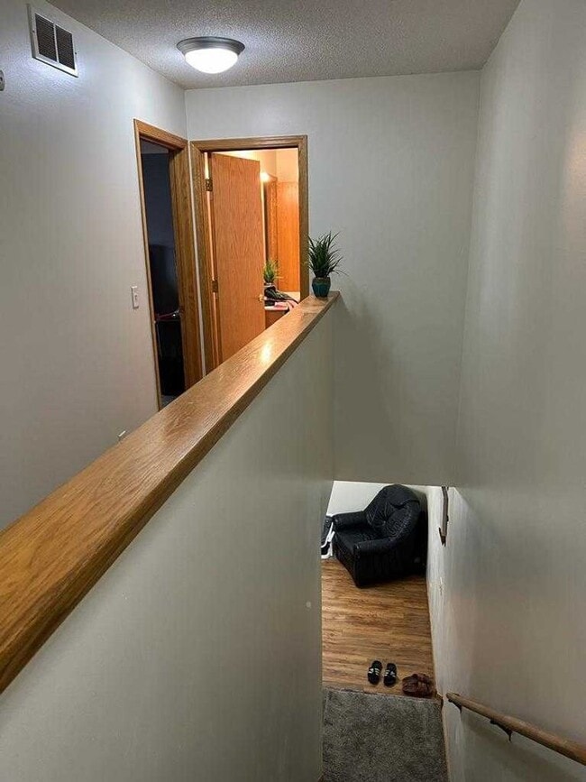 Building Photo - rare champlin 3 bed townhouse!