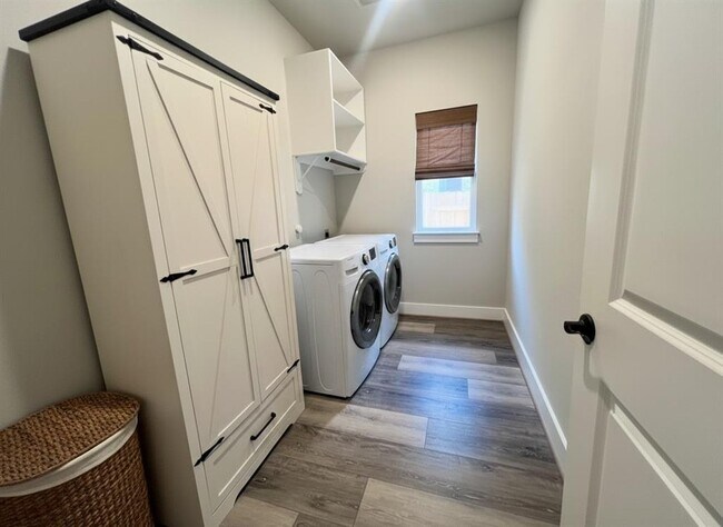 Building Photo - 111 Chinaberry Bnd
