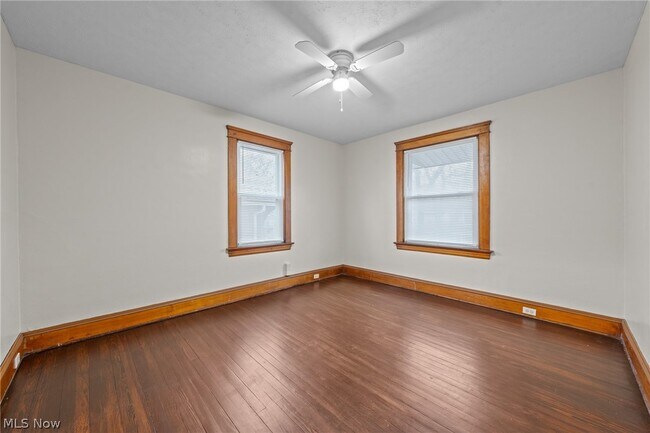 Building Photo - 2052 W 89th St