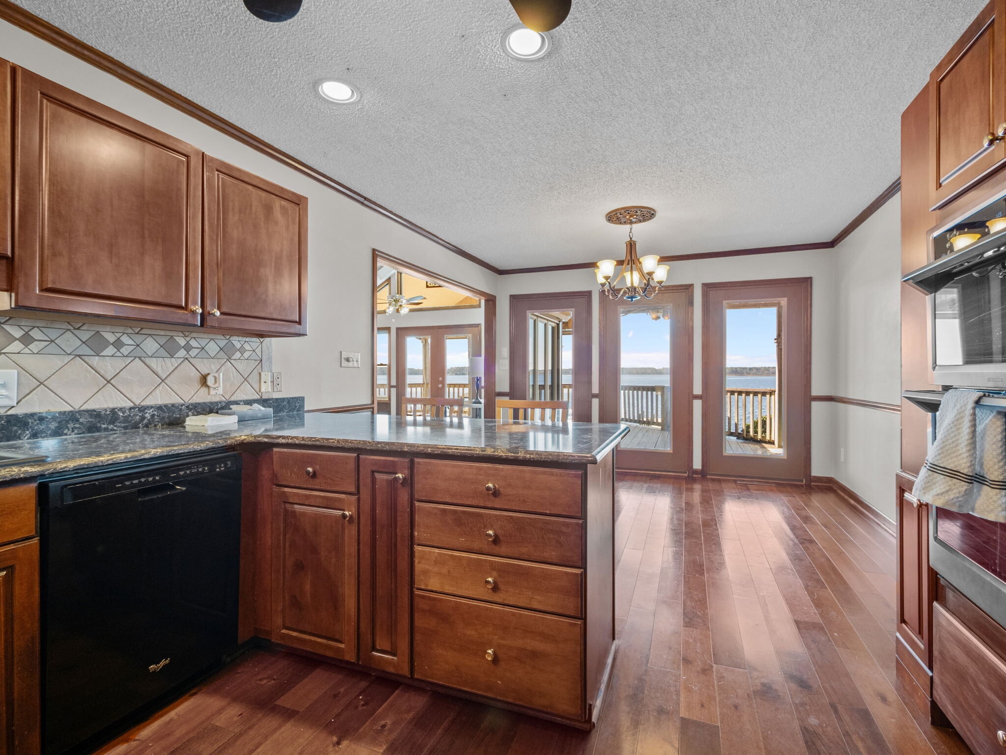 Building Photo - 138 White Oak Bluff Rd