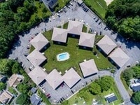 Building Photo - 4 Colonial Village Dr