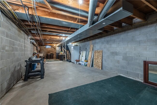 Building Photo - 207 W Ivy St