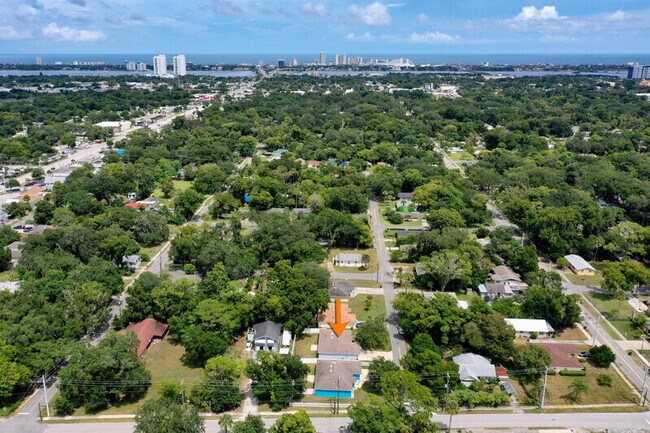 Building Photo - 884 Winchester St