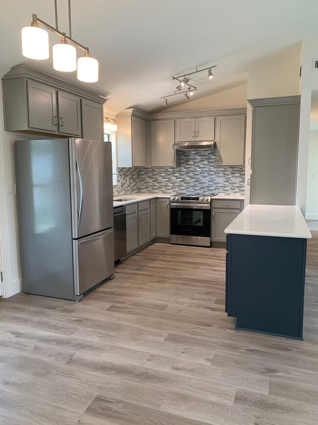 Building Photo - Nice 4 Bedroom 2 Bath House for Rent!