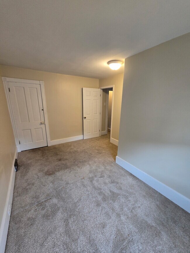 Building Photo - 145 Main St