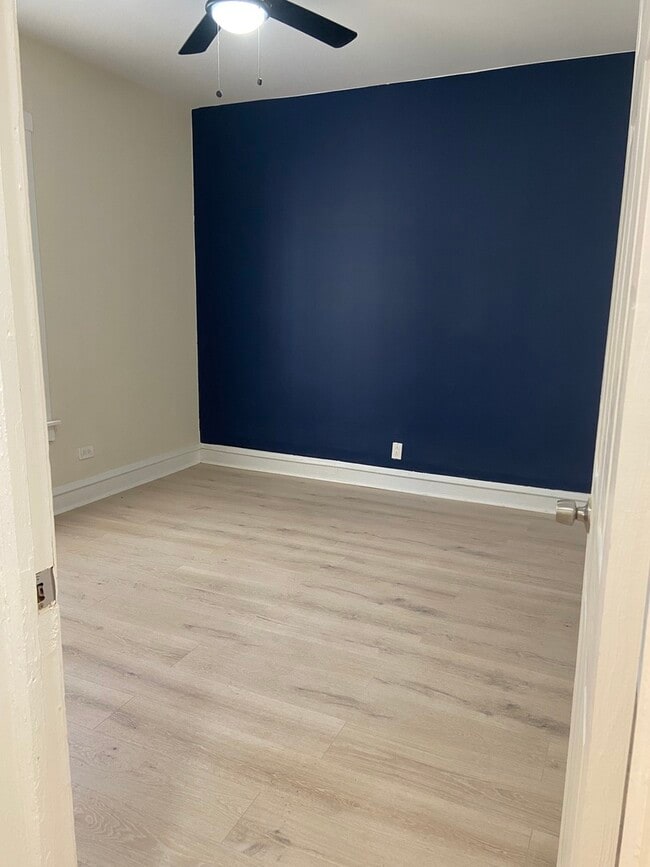 Building Photo - 2210 E 70th St