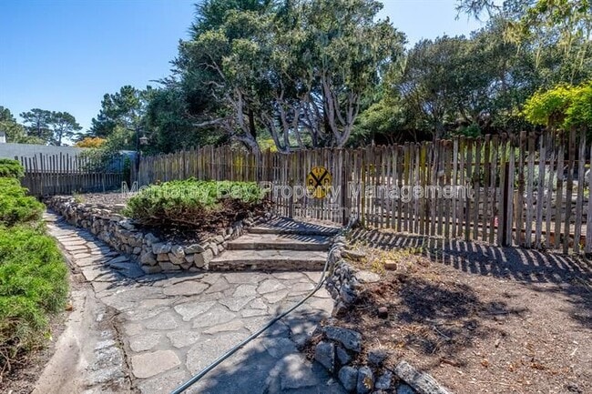 Building Photo - 84 Vía Del Pinar