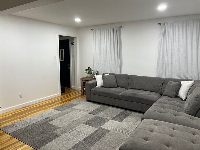 Building Photo - 5-7 Oran Rd