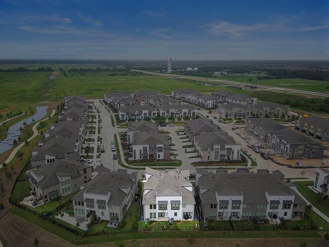 Building Photo - 19923 Curved Steel Dr