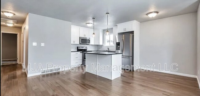 Building Photo - 5674 Magic Isle Ln