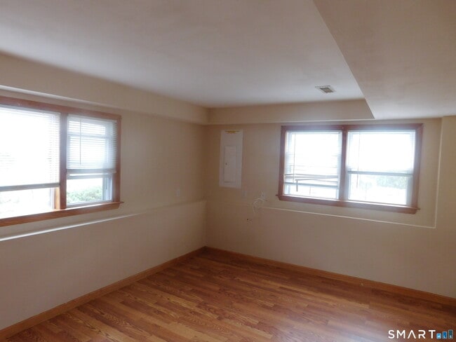 Building Photo - 6 Daybreak Ln