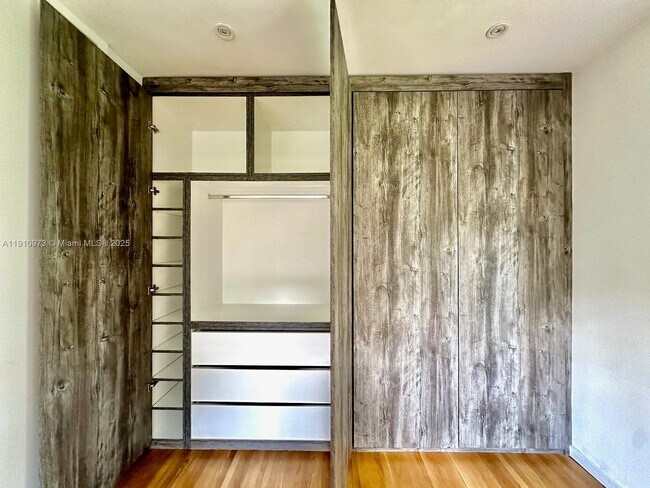 Building Photo - 630 Cardinal St