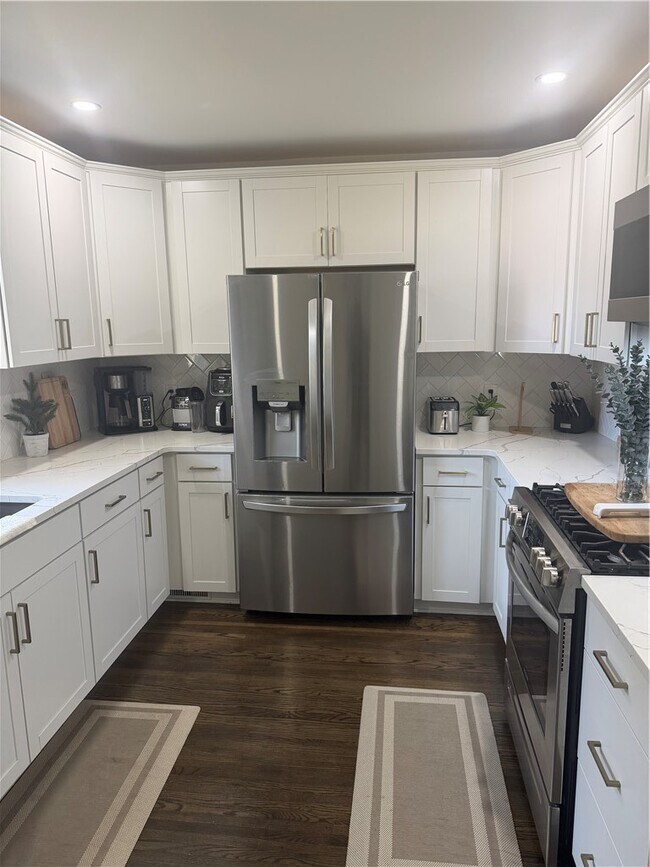 Building Photo - 1560 Blossom Rd