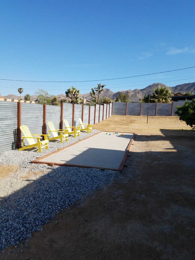 Building Photo - Rare Opportunity for Spacious, Modern Sout...