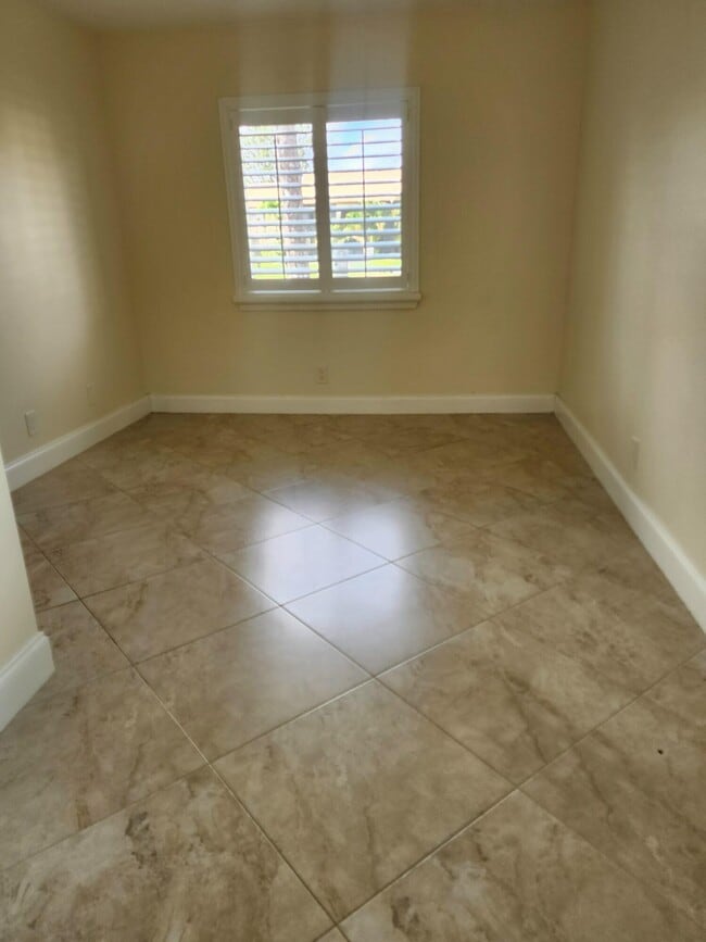 Building Photo - 310 Knotty Pine Cir