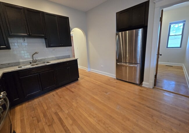 Building Photo - 4341 N Francisco Ave