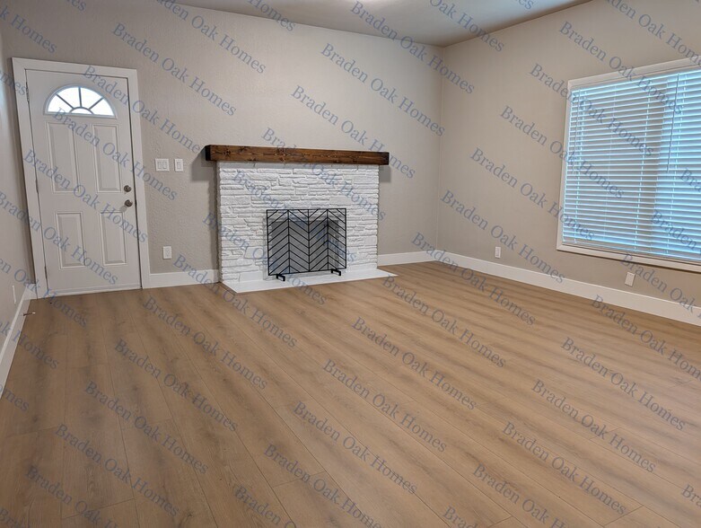 Large living room - 2608 19th Ave W