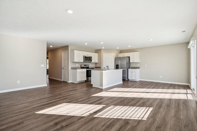 Building Photo - Fantastic 3bd/2ba home! Coming soon!