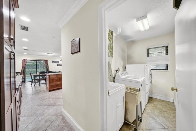 Building Photo - 8633 Vista Del Boca Dr