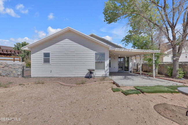 Building Photo - 11868 Oak Crossing Dr