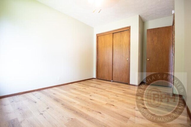 Building Photo - Spacious 3 Bed 3 Bath House