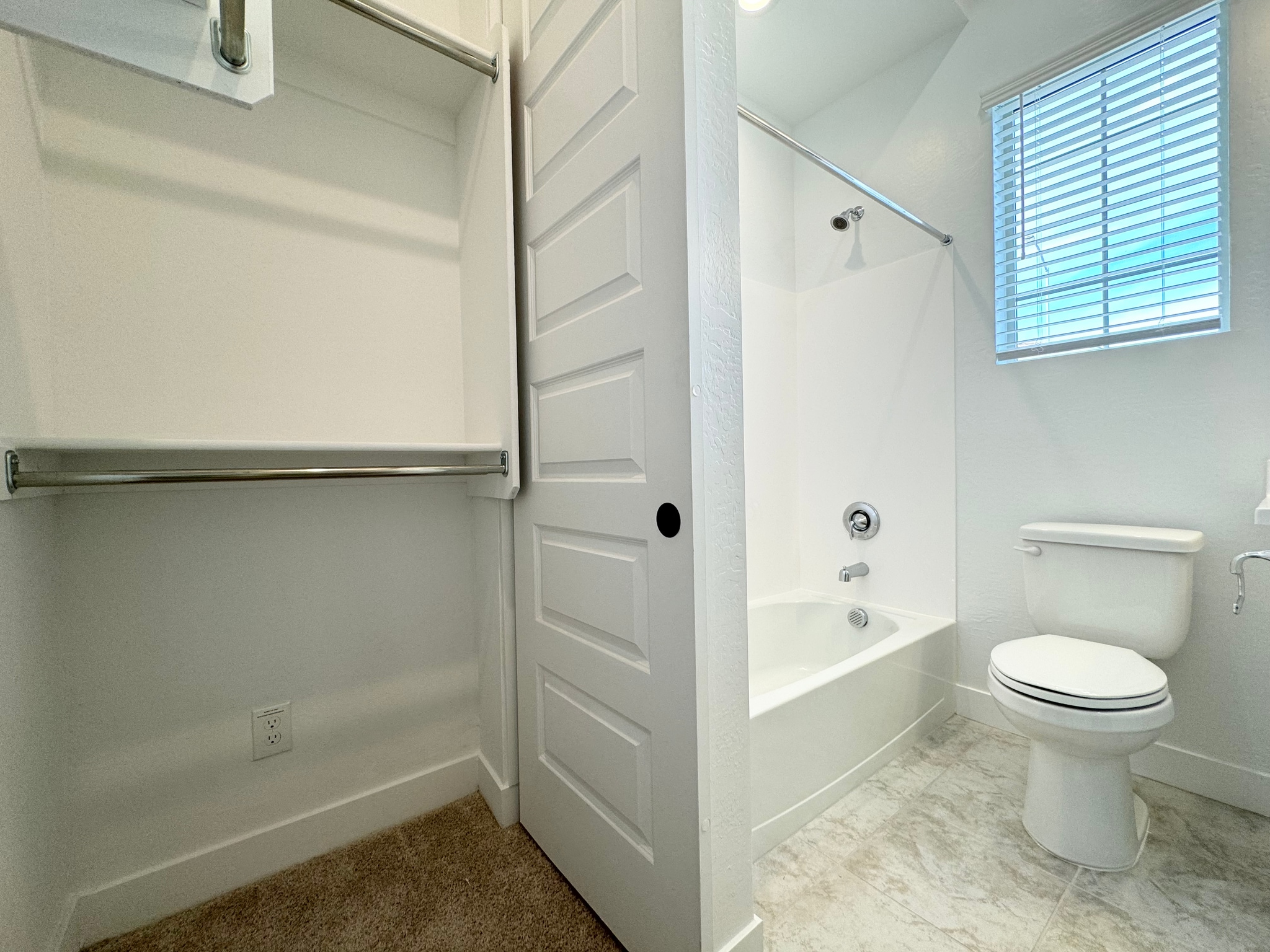 Building Photo - 8723 W Vista Ave