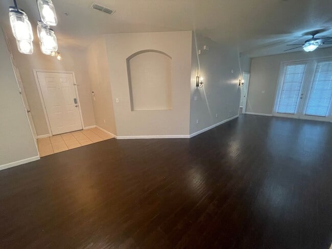 Building Photo - Affordable Elegance! 3 Bed 2 Bath Condo in...