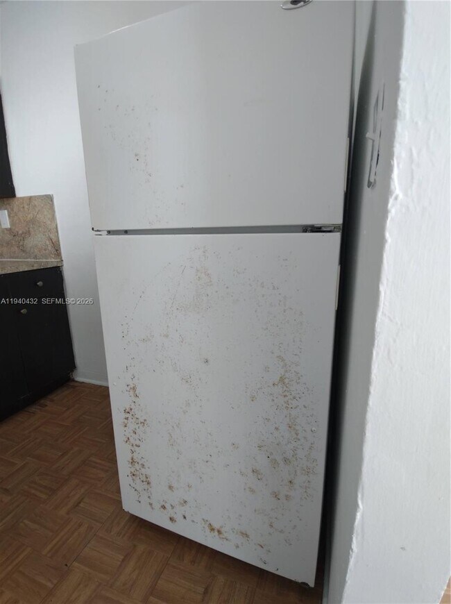 Building Photo - 1565 SW 6th St