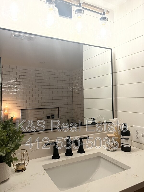 Building Photo - 111 Grandview Ave