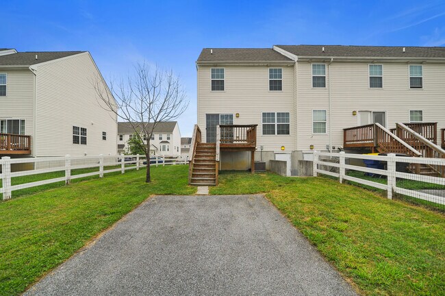 Building Photo - 340 Tribbitt St