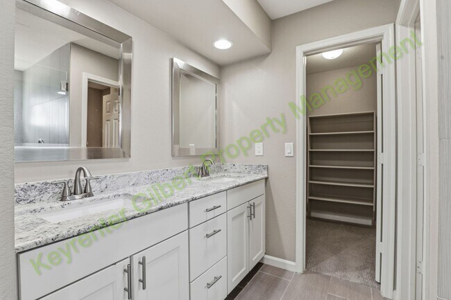 Building Photo - Charming Gilbert Home with Pool and Spacio...