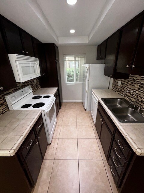 Building Photo - 6560 College Grove Dr