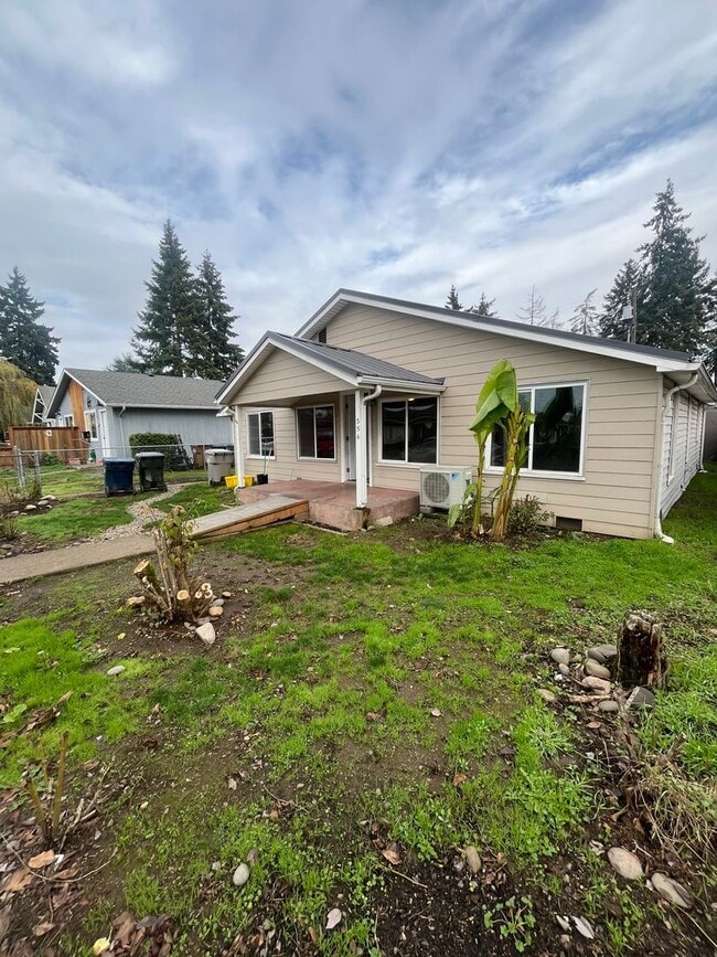 Building Photo - 4-Bedroom 1 1/2-Bath home in Junction City