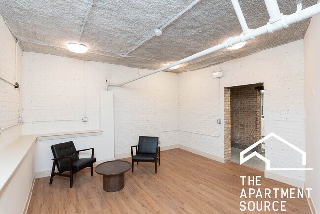 Building Photo - 436 W Surf St