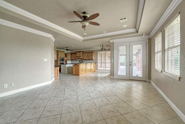 Building Photo - Amazing Home in Desirable Location