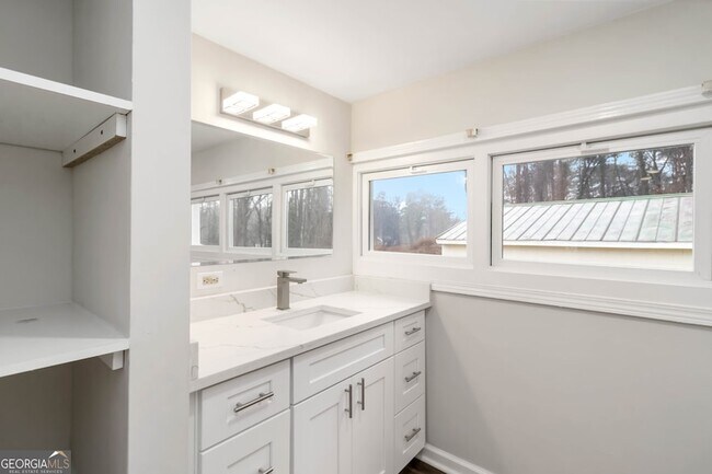 Building Photo - 2141 Fairburn Rd SW