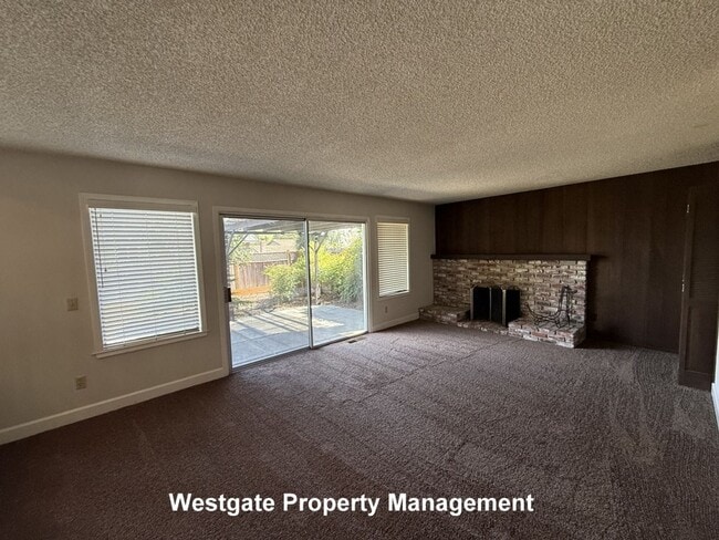 Building Photo - 328 Smith Dr