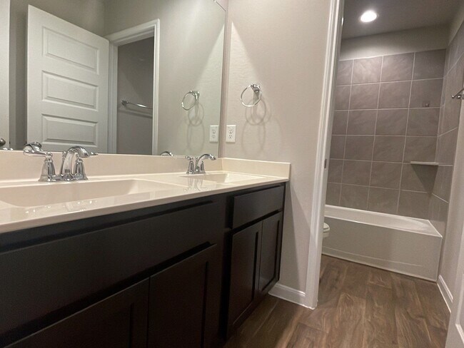 Building Photo - 1403 Mateer Manor Ct