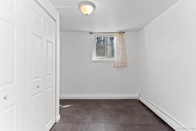 Building Photo - 25690 Glamorgan Dr