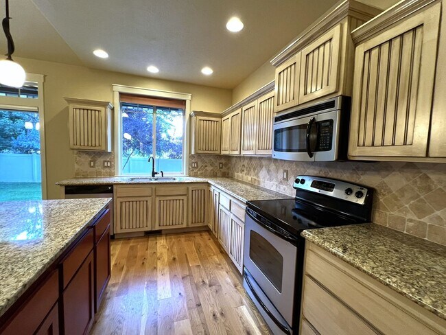 Building Photo - Beautiful 3 bed 2 bath home in The Preserv...