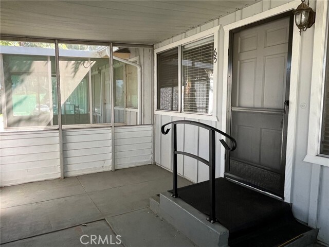 Building Photo - 150 E Lakeshore Dr